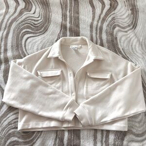 Alo Cropped Button Up 🤍